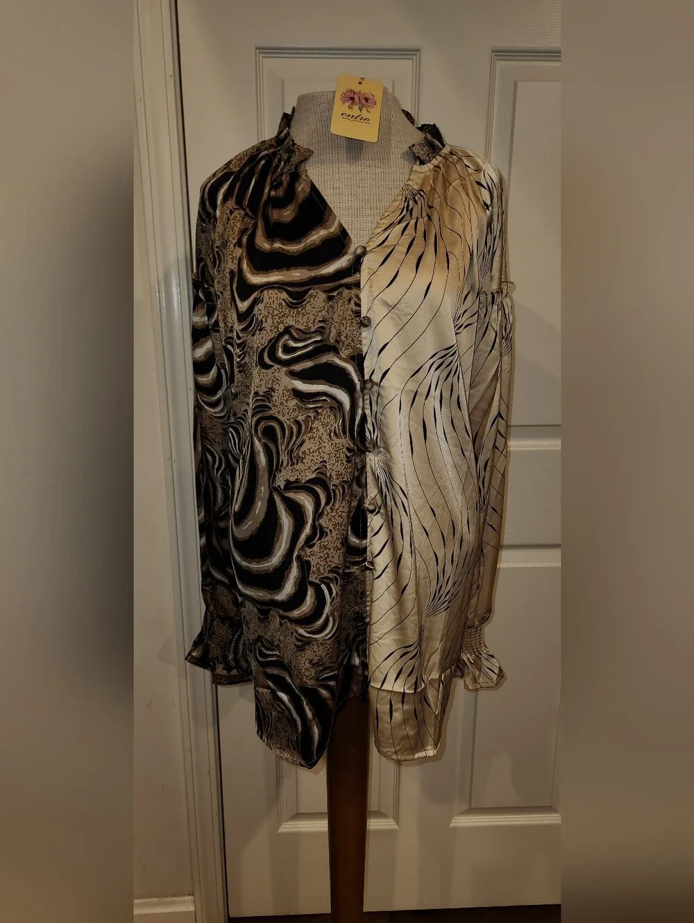 entro Two-Tone Beige and Black Asymmetrical Shirt - Picture 1 of 9